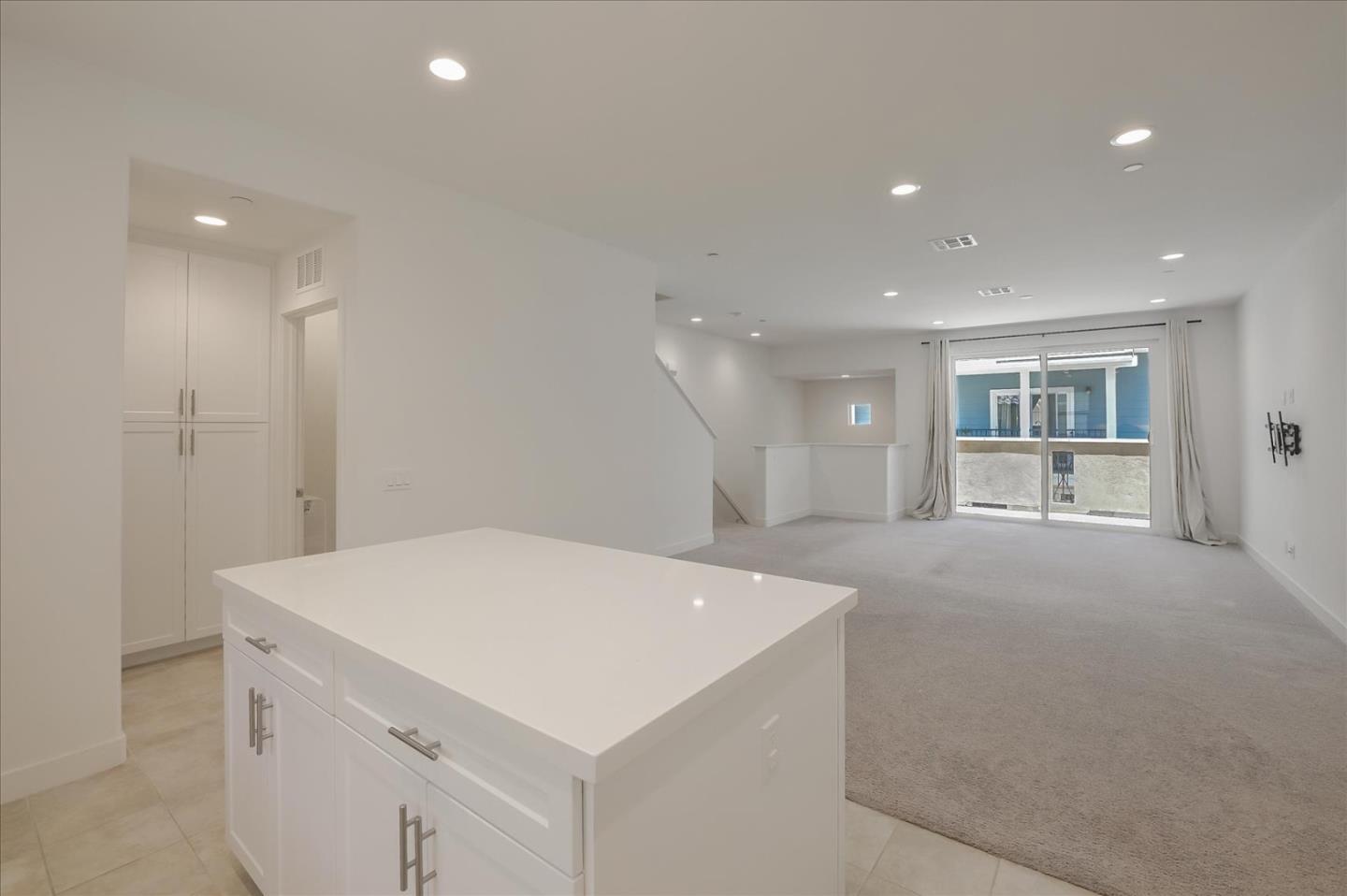 Detail Gallery Image 10 of 41 For 4367 Pacifica Way #4,  Oceanside,  CA 92056 - 3 Beds | 3/1 Baths