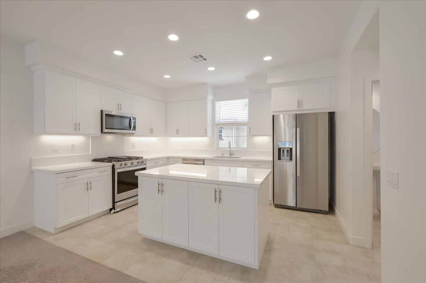 Detail Gallery Image 12 of 41 For 4367 Pacifica Way #4,  Oceanside,  CA 92056 - 3 Beds | 3/1 Baths