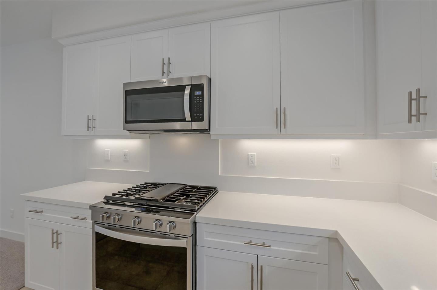 Detail Gallery Image 13 of 41 For 4367 Pacifica Way #4,  Oceanside,  CA 92056 - 3 Beds | 3/1 Baths