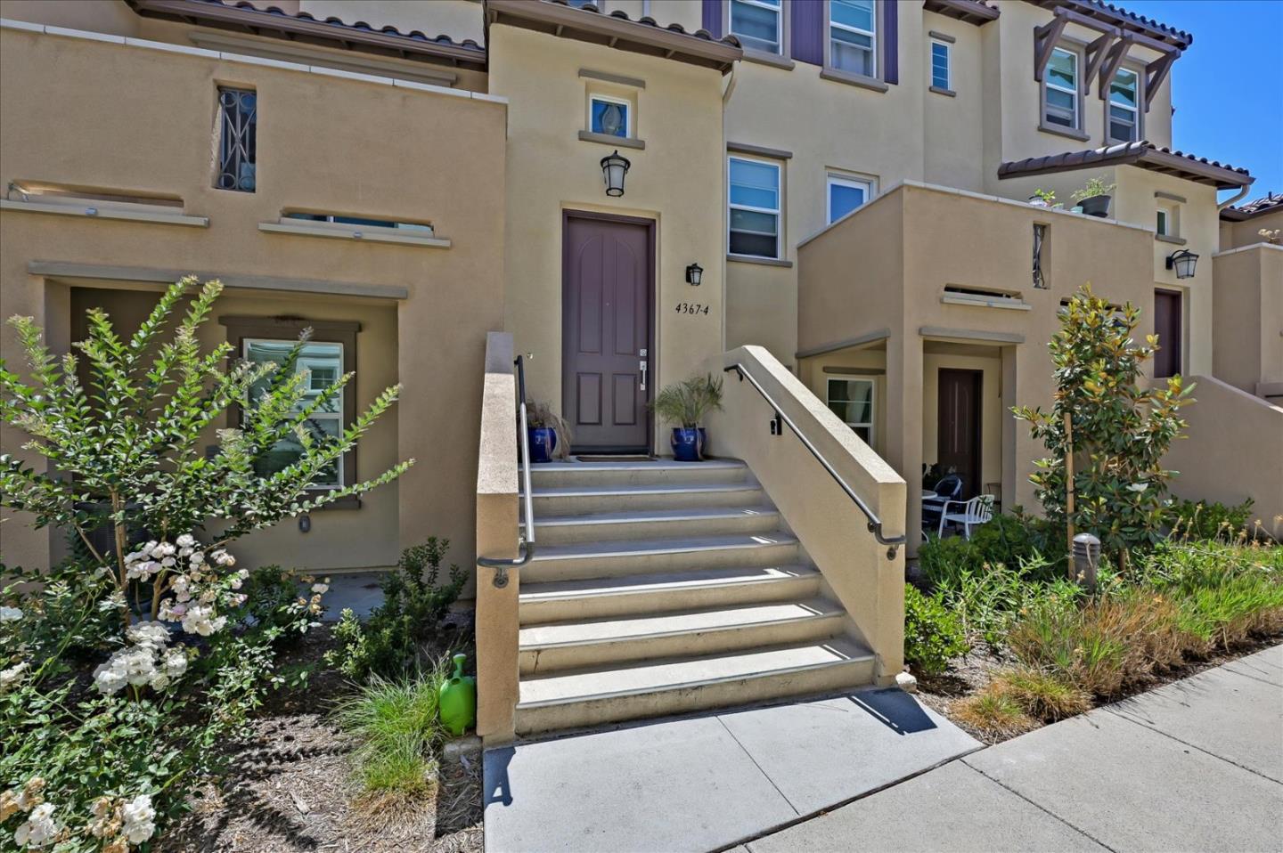 Detail Gallery Image 2 of 41 For 4367 Pacifica Way #4,  Oceanside,  CA 92056 - 3 Beds | 3/1 Baths