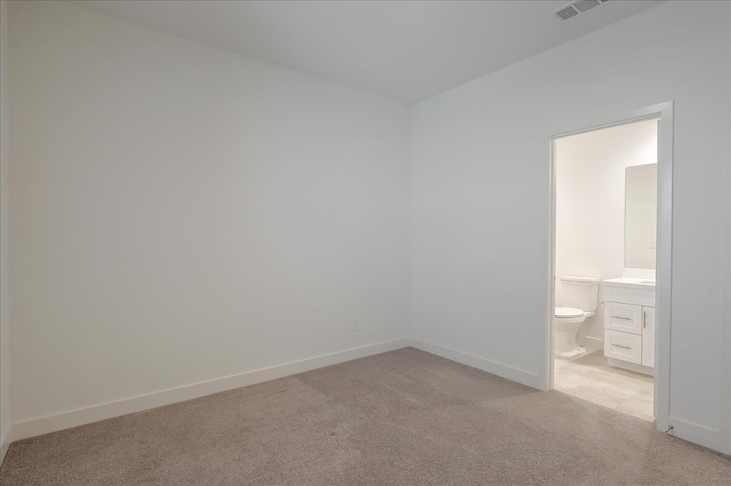 Detail Gallery Image 21 of 41 For 4367 Pacifica Way #4,  Oceanside,  CA 92056 - 3 Beds | 3/1 Baths