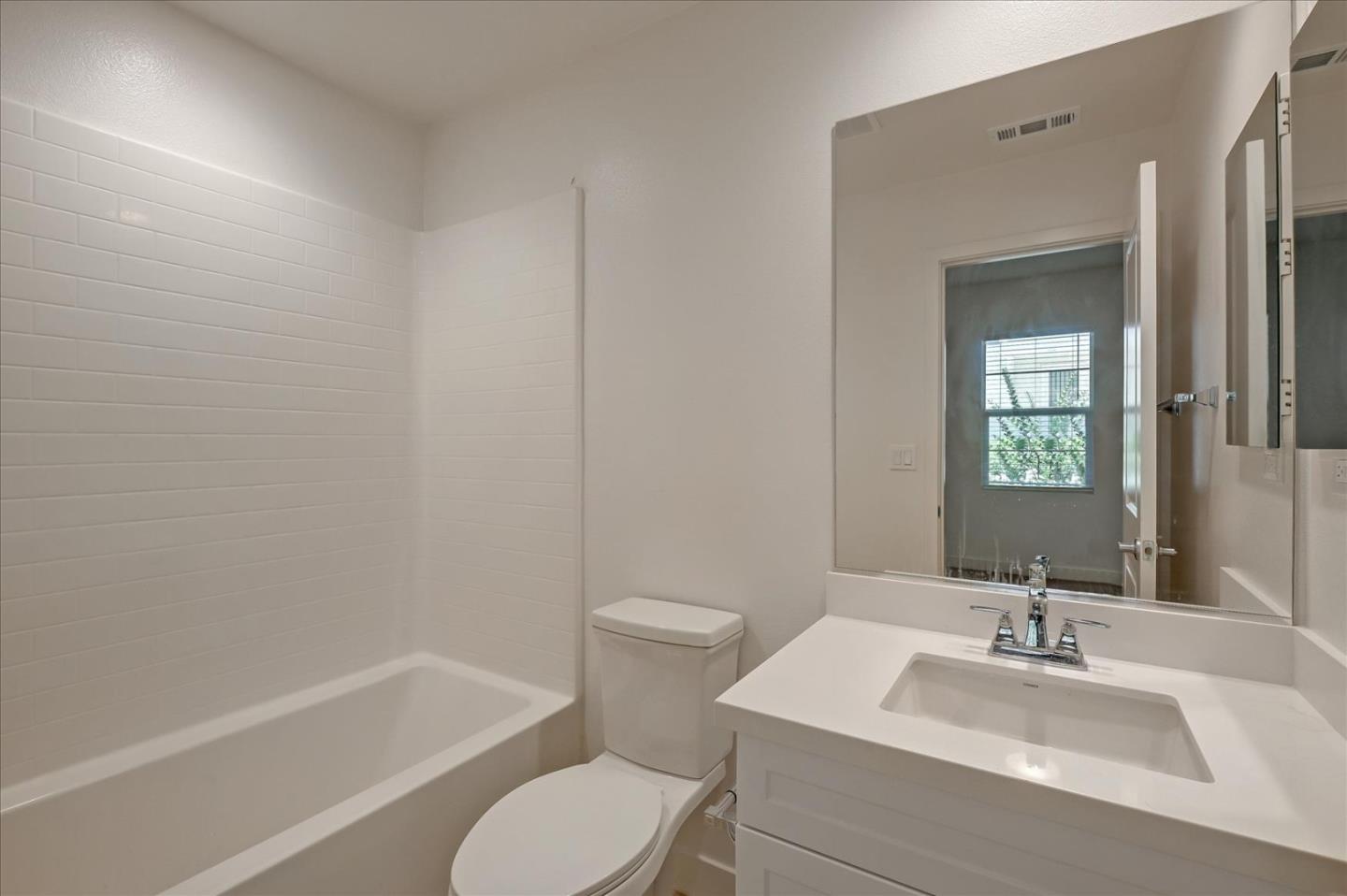 Detail Gallery Image 28 of 41 For 4367 Pacifica Way #4,  Oceanside,  CA 92056 - 3 Beds | 3/1 Baths