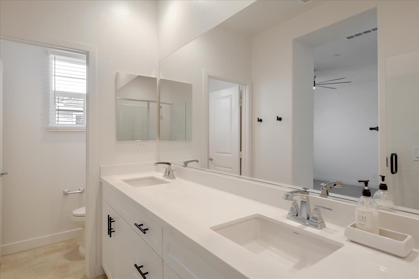 Detail Gallery Image 33 of 41 For 4367 Pacifica Way #4,  Oceanside,  CA 92056 - 3 Beds | 3/1 Baths