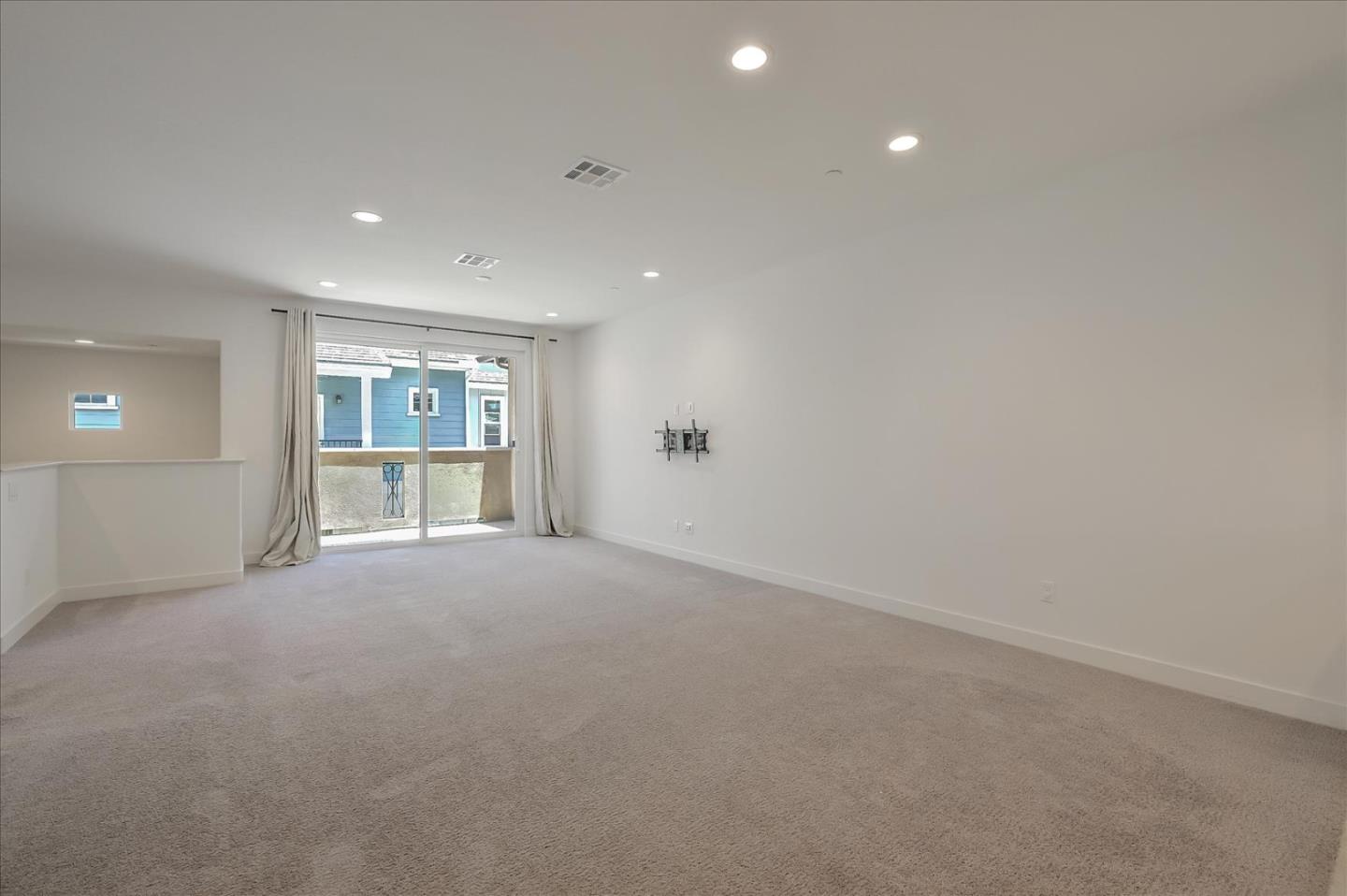 Detail Gallery Image 6 of 41 For 4367 Pacifica Way #4,  Oceanside,  CA 92056 - 3 Beds | 3/1 Baths