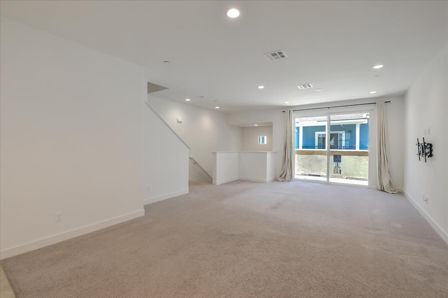 Detail Gallery Image 7 of 41 For 4367 Pacifica Way #4,  Oceanside,  CA 92056 - 3 Beds | 3/1 Baths