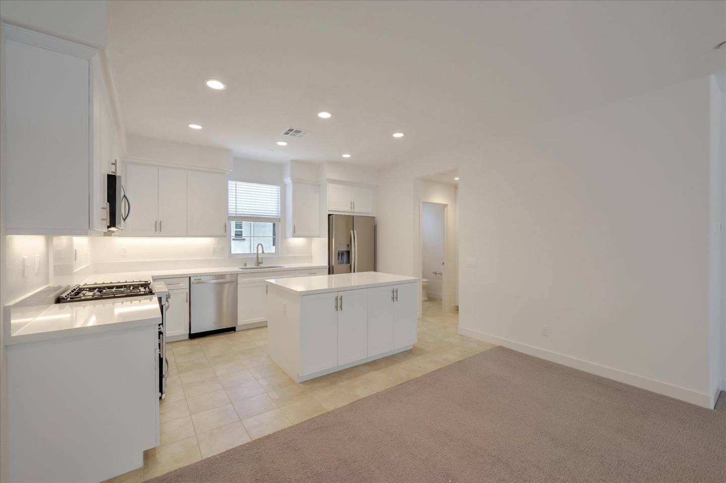 Detail Gallery Image 9 of 41 For 4367 Pacifica Way #4,  Oceanside,  CA 92056 - 3 Beds | 3/1 Baths