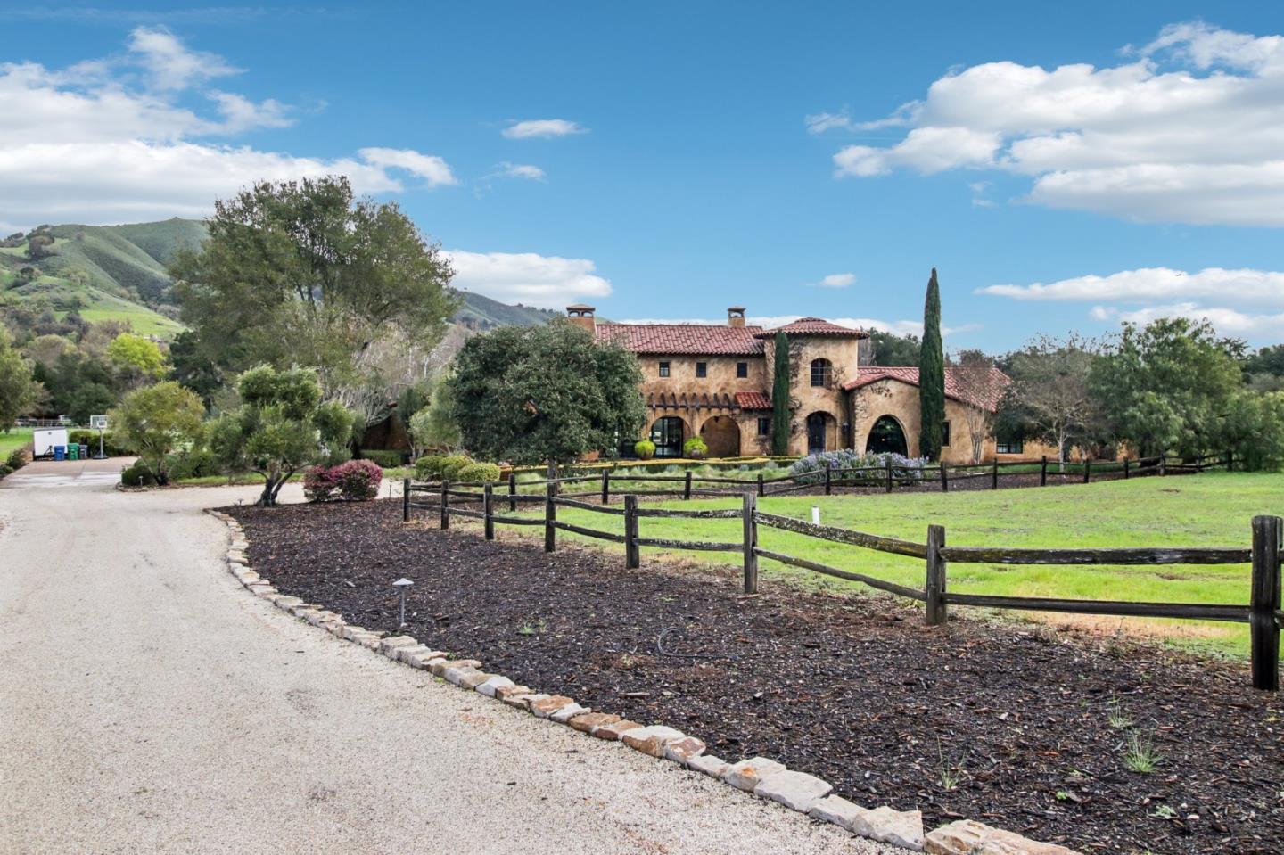 Detail Gallery Image 2 of 49 For 12220 Heritage, Gilroy,  CA 95020 - 5 Beds | 4/2 Baths