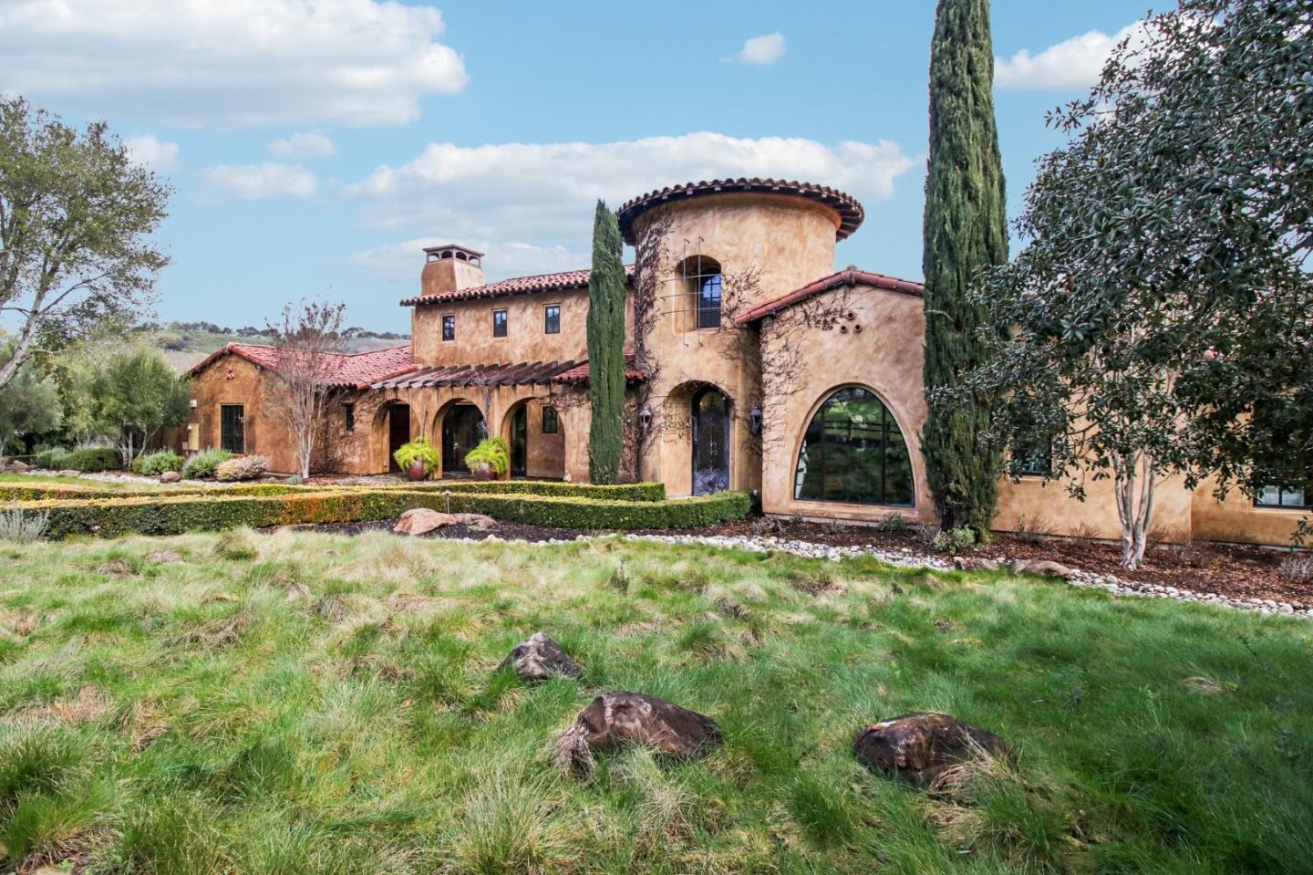 Detail Gallery Image 4 of 49 For 12220 Heritage, Gilroy,  CA 95020 - 5 Beds | 4/2 Baths