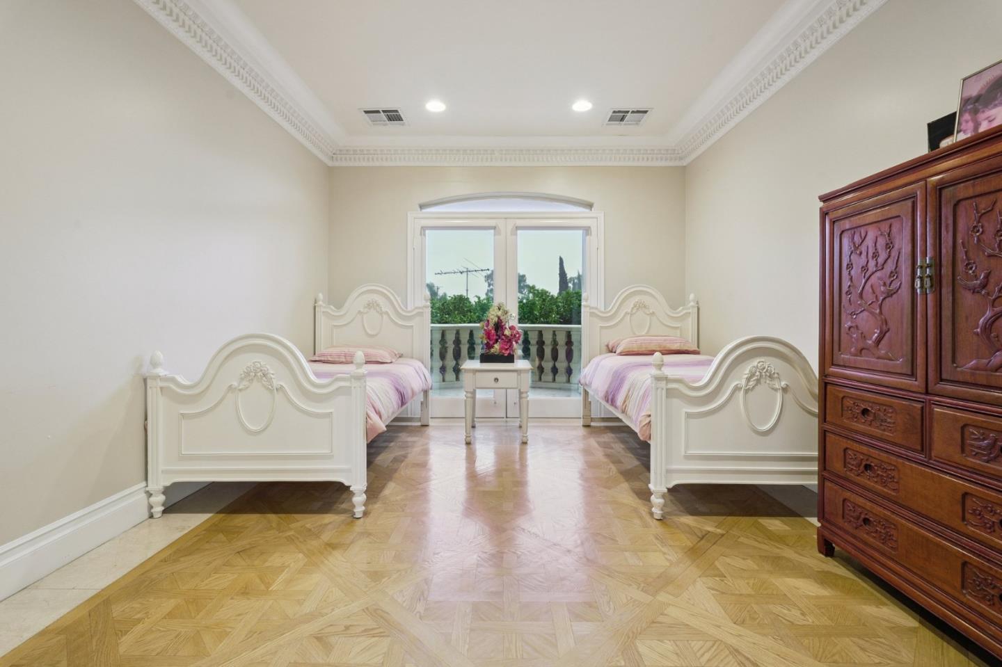 Detail Gallery Image 11 of 15 For 5344 Leghorn Ave, Sherman Oaks,  CA 91401 - 7 Beds | 8 Baths