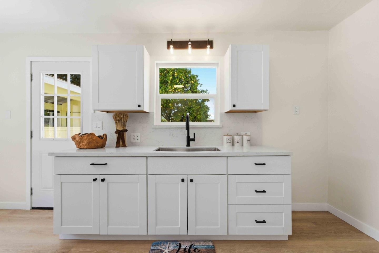 Detail Gallery Image 10 of 26 For 1761 44th Ave, Capitola,  CA 95010 - 2 Beds | 1 Baths