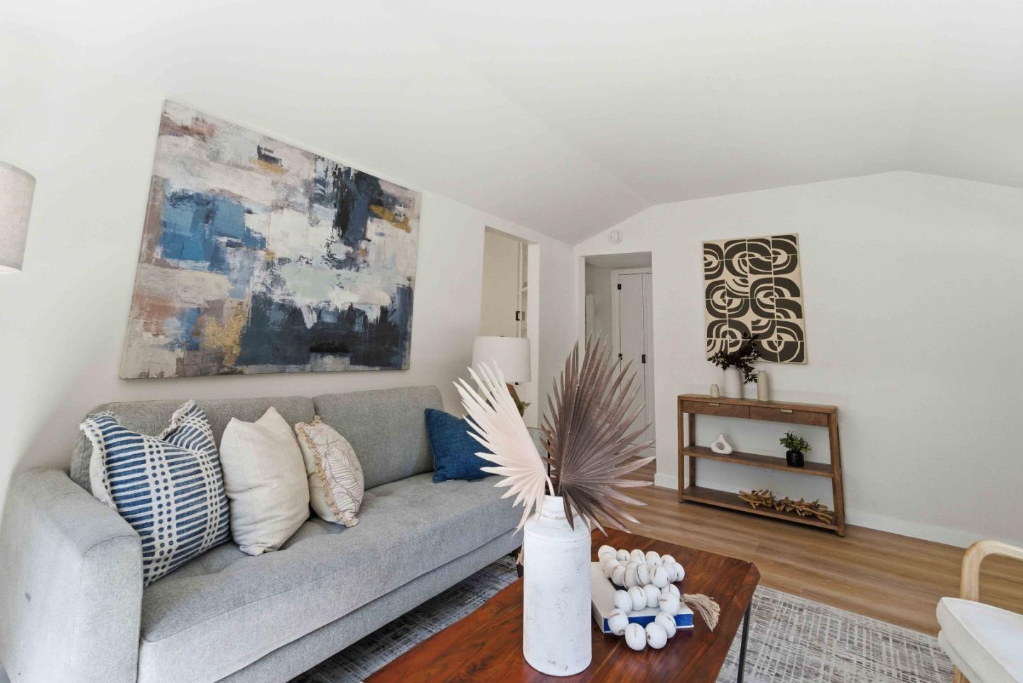 Detail Gallery Image 4 of 26 For 1761 44th Ave, Capitola,  CA 95010 - 2 Beds | 1 Baths