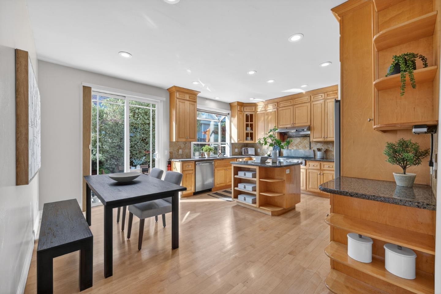 Detail Gallery Image 15 of 101 For 10175 Orange Ave, Cupertino,  CA 95014 - 6 Beds | 4/2 Baths