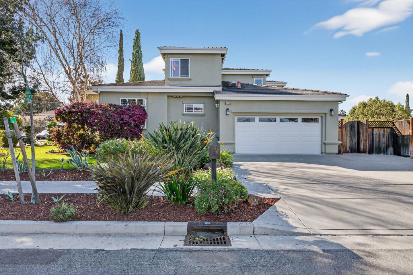 Detail Gallery Image 5 of 101 For 10175 Orange Ave, Cupertino,  CA 95014 - 6 Beds | 4/2 Baths