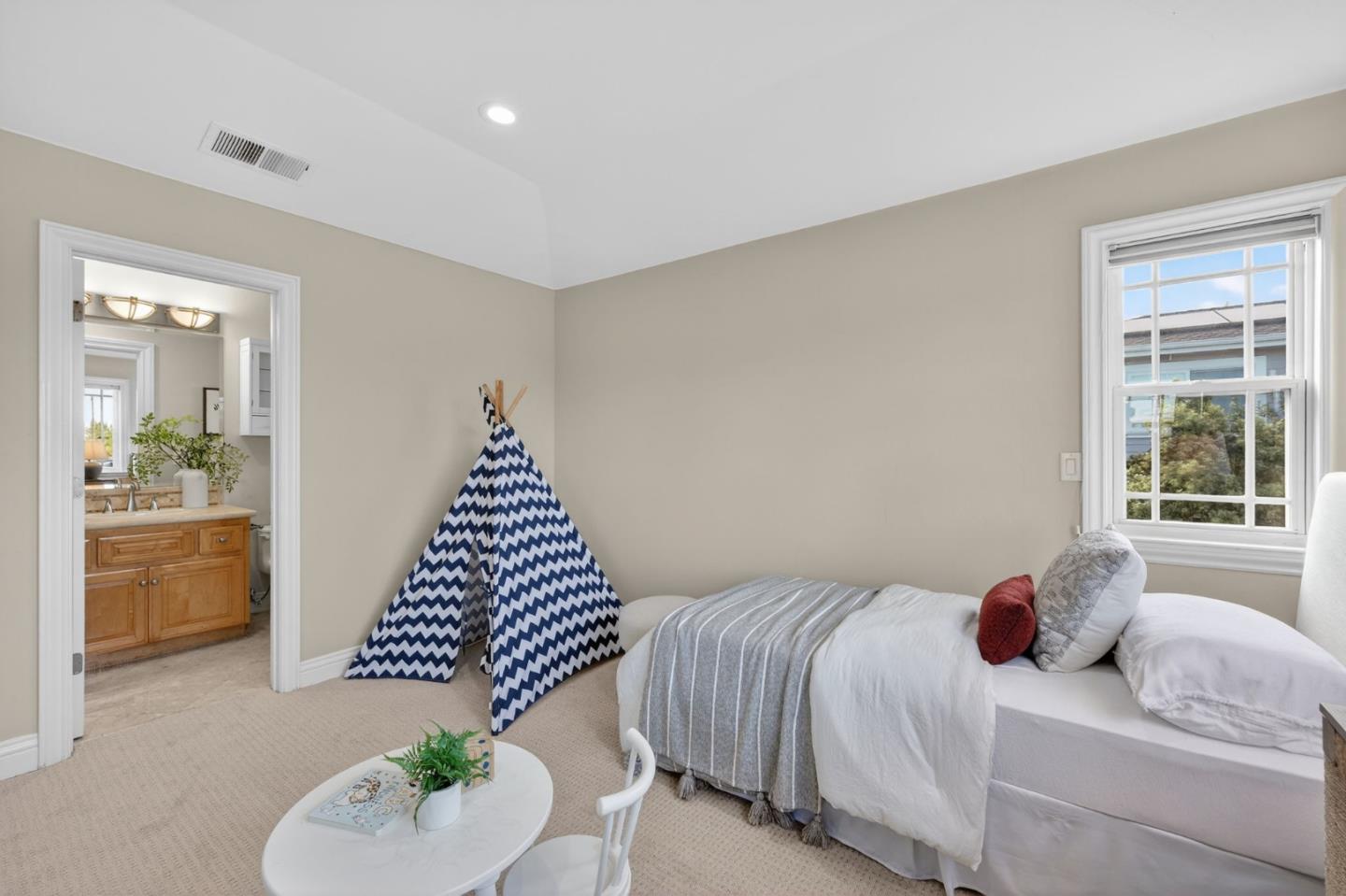 Detail Gallery Image 50 of 101 For 10175 Orange Ave, Cupertino,  CA 95014 - 6 Beds | 4/2 Baths