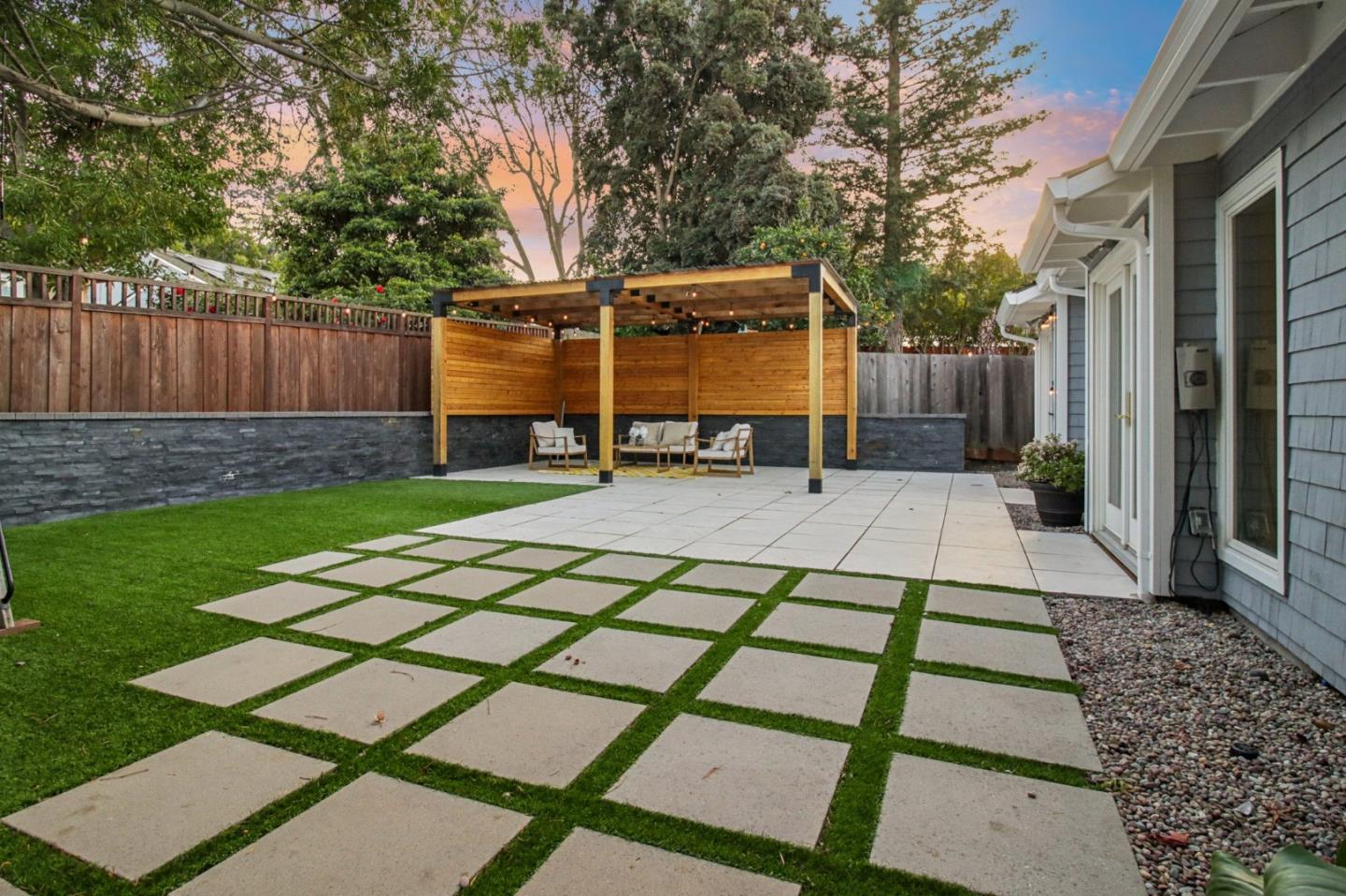 Detail Gallery Image 27 of 36 For 915 North Rd, Belmont,  CA 94002 - 3 Beds | 3 Baths