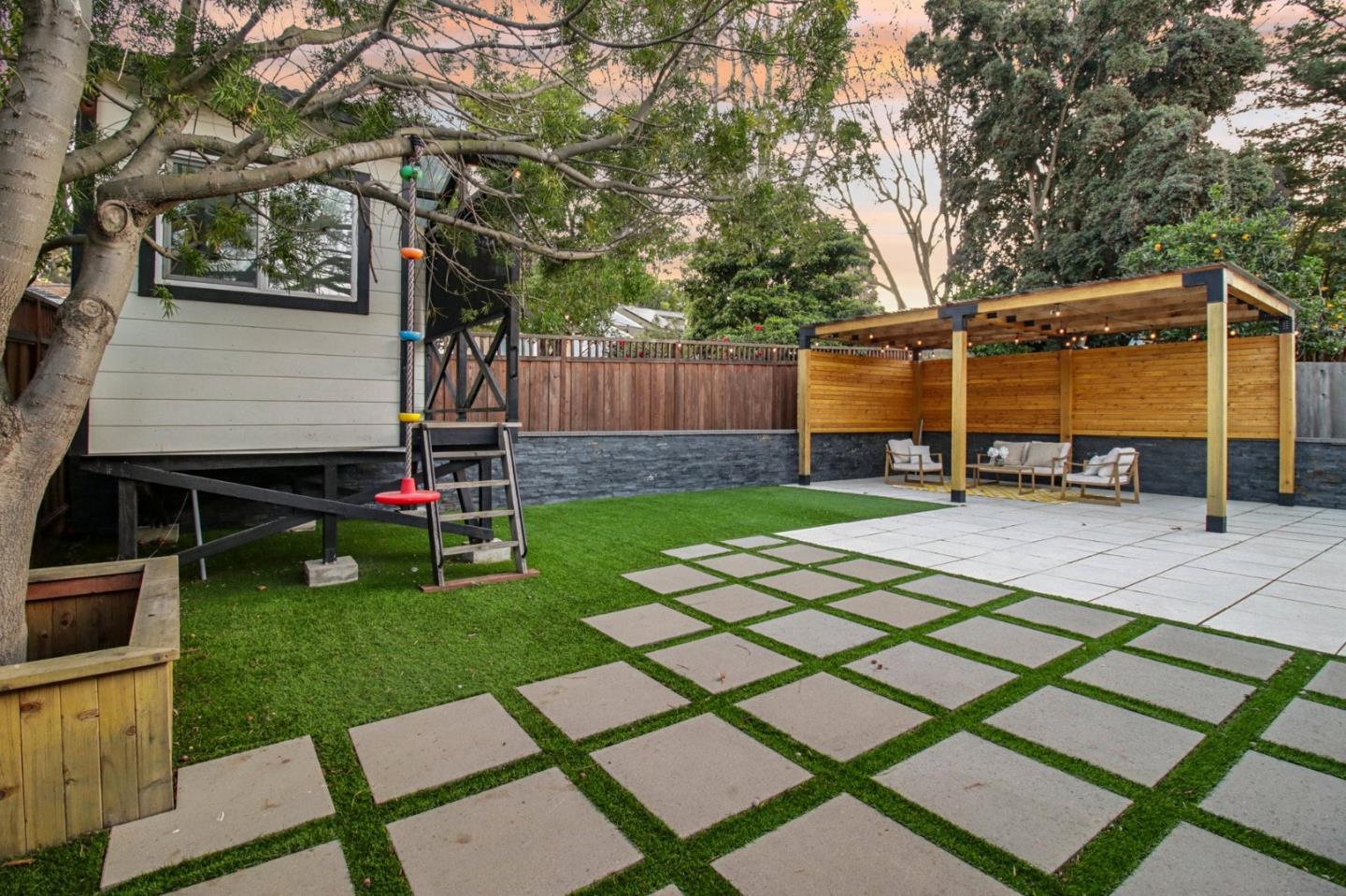 Detail Gallery Image 28 of 36 For 915 North Rd, Belmont,  CA 94002 - 3 Beds | 3 Baths