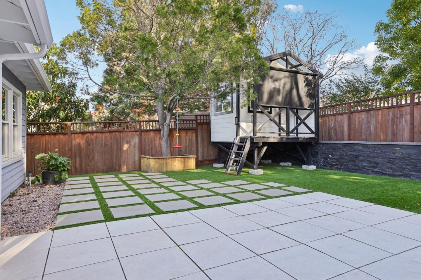 Detail Gallery Image 29 of 36 For 915 North Rd, Belmont,  CA 94002 - 3 Beds | 3 Baths