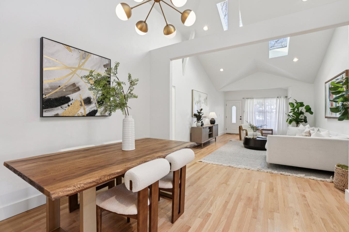 Detail Gallery Image 4 of 36 For 915 North Rd, Belmont,  CA 94002 - 3 Beds | 3 Baths