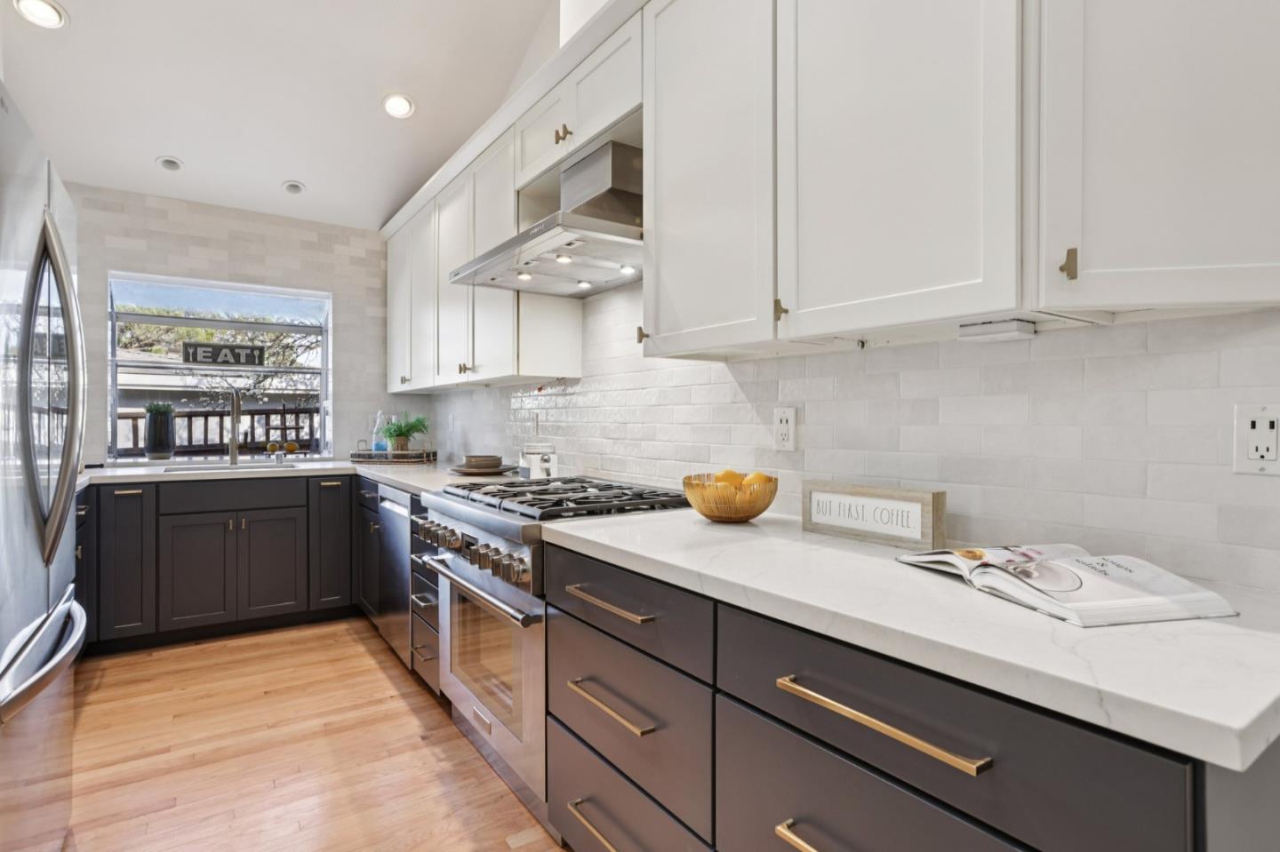 Detail Gallery Image 6 of 36 For 915 North Rd, Belmont,  CA 94002 - 3 Beds | 3 Baths