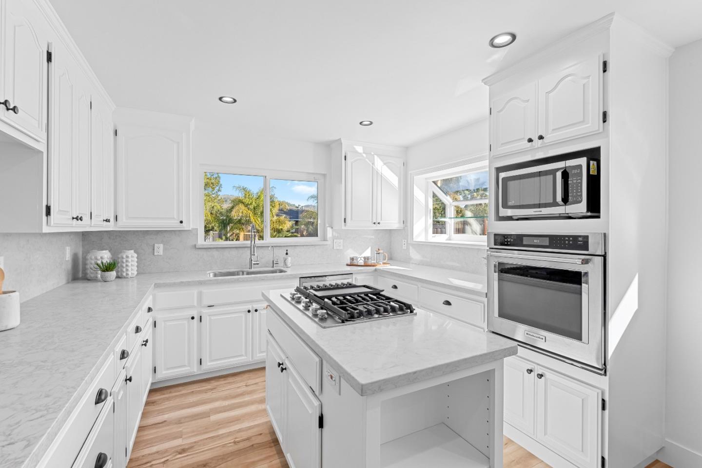 Detail Gallery Image 14 of 86 For 3735 Oak Canyon Ln, Morgan Hill,  CA 95037 - 3 Beds | 2/1 Baths