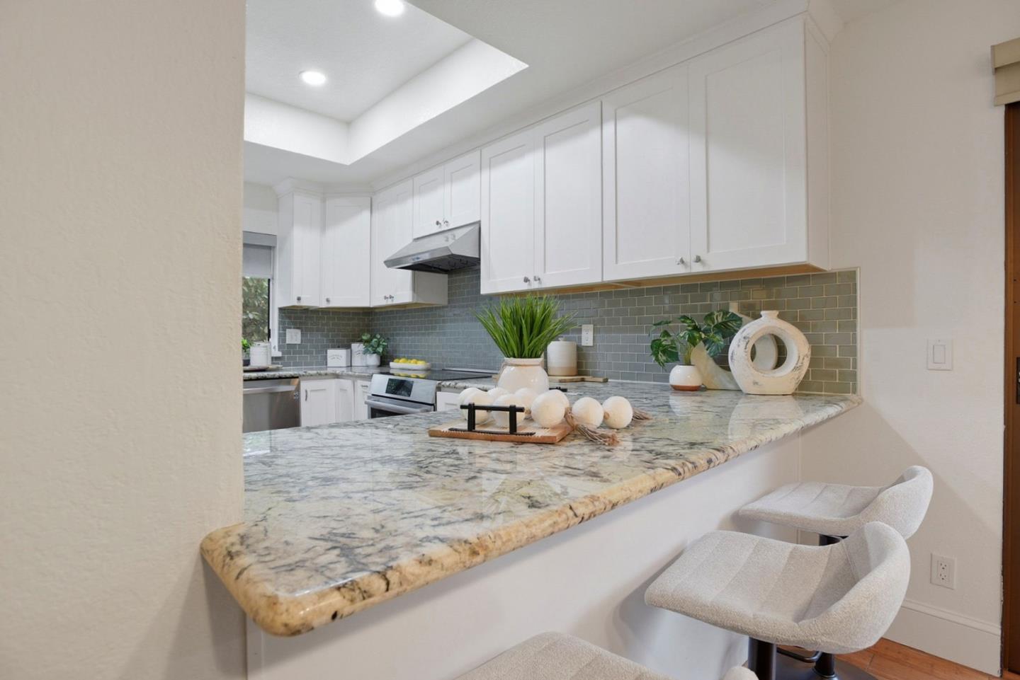 Detail Gallery Image 10 of 46 For 804 Centaurus Ln, Foster City,  CA 94404 - 3 Beds | 2/1 Baths