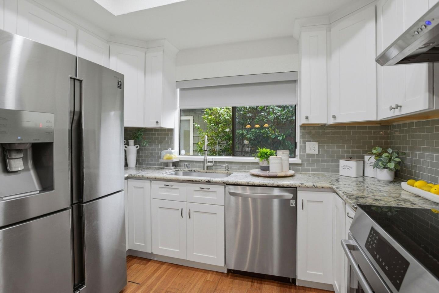 Detail Gallery Image 12 of 46 For 804 Centaurus Ln, Foster City,  CA 94404 - 3 Beds | 2/1 Baths