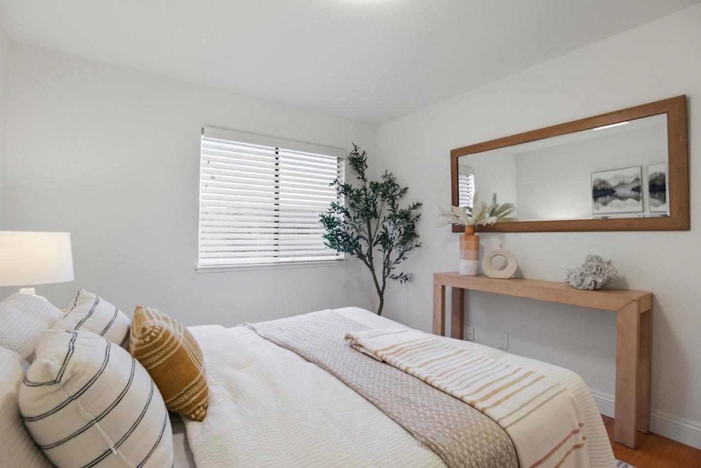 Detail Gallery Image 24 of 46 For 804 Centaurus Ln, Foster City,  CA 94404 - 3 Beds | 2/1 Baths