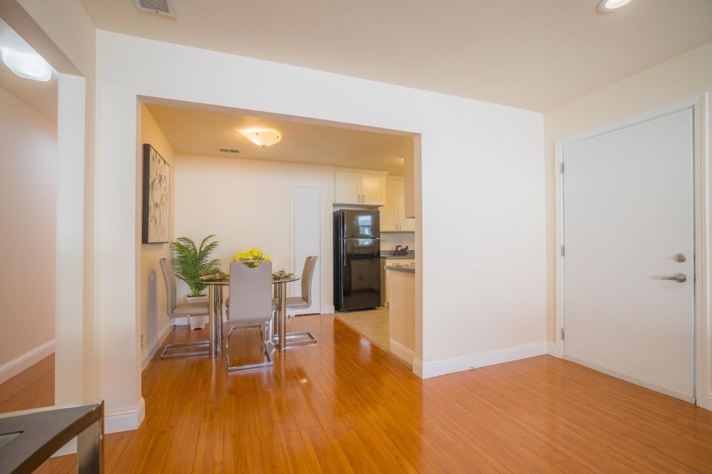 Detail Gallery Image 5 of 41 For 761 N Fair Oaks Ave #6,  Sunnyvale,  CA 94085 - 3 Beds | 2 Baths