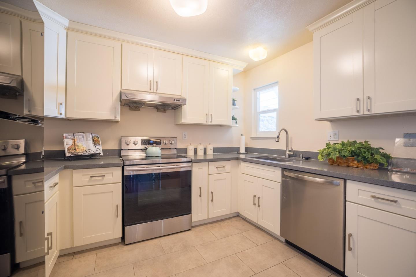 Detail Gallery Image 6 of 41 For 761 N Fair Oaks Ave #6,  Sunnyvale,  CA 94085 - 3 Beds | 2 Baths