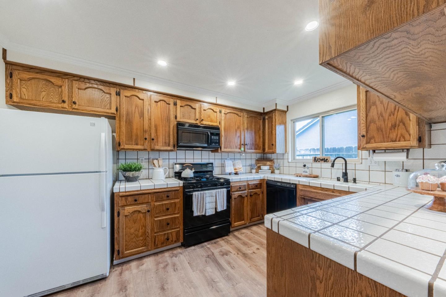 Detail Gallery Image 15 of 32 For 1130 Montecito Cir, Salinas,  CA 93901 - 3 Beds | 2 Baths