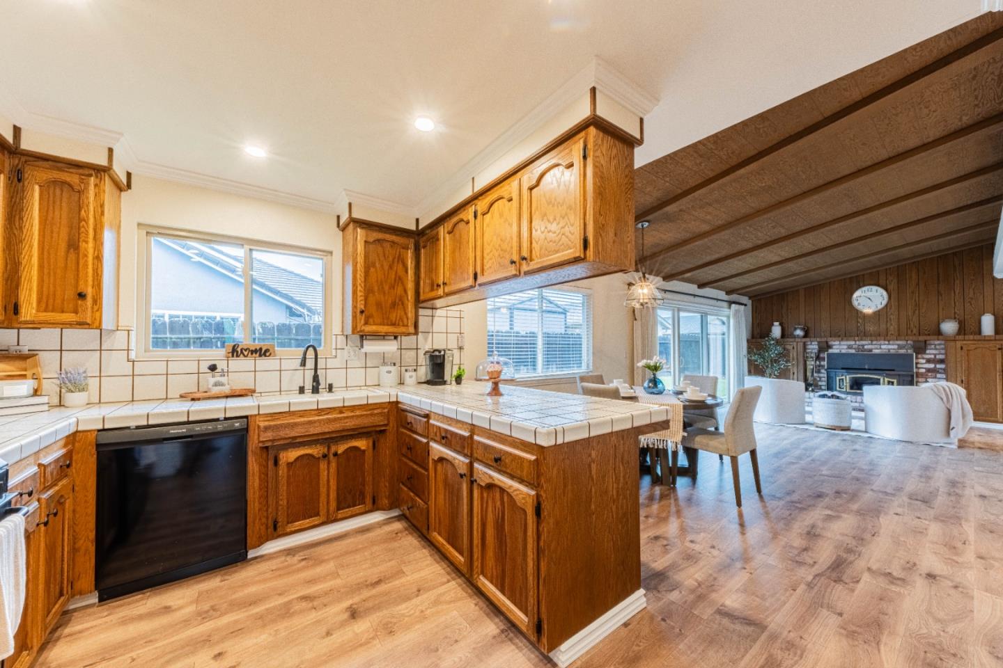 Detail Gallery Image 16 of 32 For 1130 Montecito Cir, Salinas,  CA 93901 - 3 Beds | 2 Baths