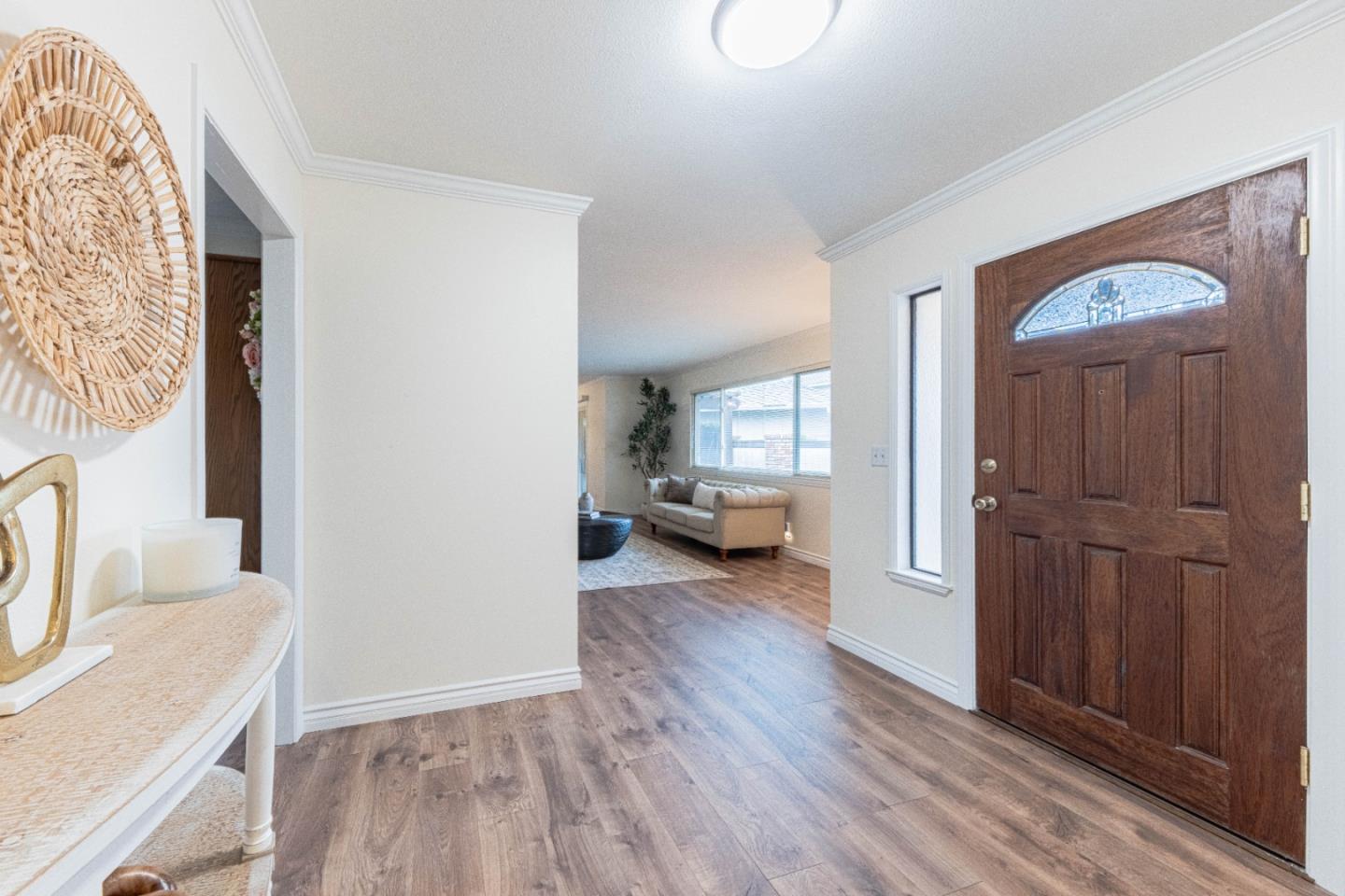 Detail Gallery Image 5 of 32 For 1130 Montecito Cir, Salinas,  CA 93901 - 3 Beds | 2 Baths