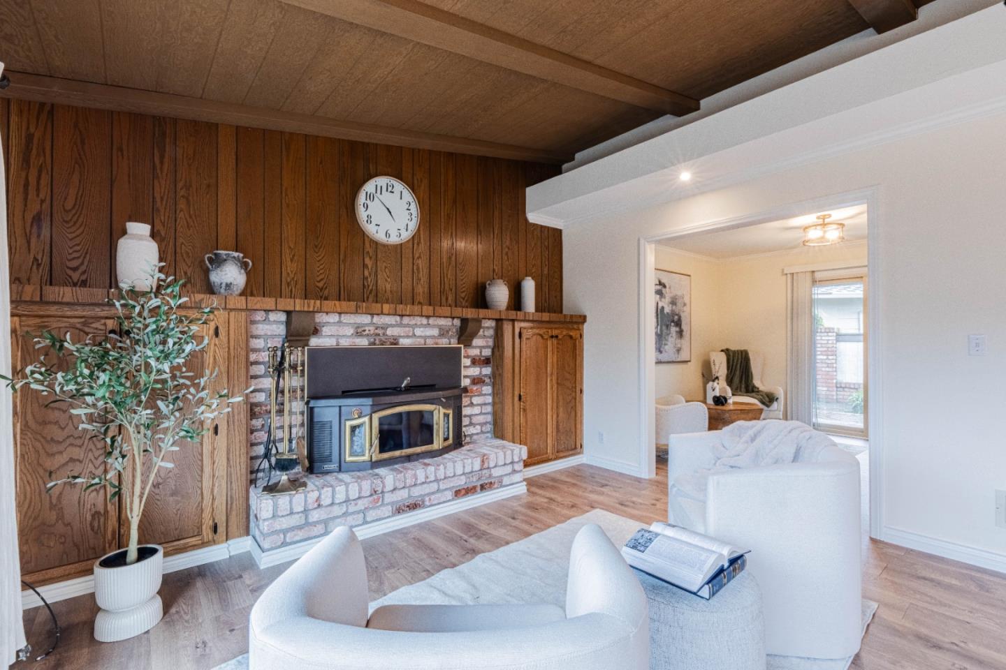 Detail Gallery Image 9 of 32 For 1130 Montecito Cir, Salinas,  CA 93901 - 3 Beds | 2 Baths