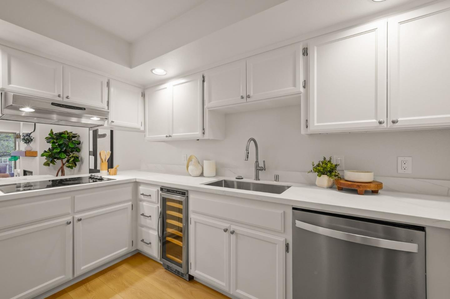 Detail Gallery Image 8 of 25 For 416 Portofino Dr #206,  San Carlos,  CA 94070 - 2 Beds | 2/1 Baths