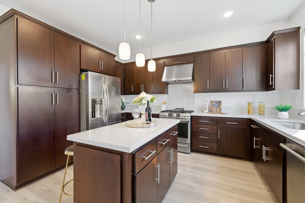 Detail Gallery Image 14 of 60 For 619 Cinnamon Cir, Mountain View,  CA 94043 - 4 Beds | 3/1 Baths