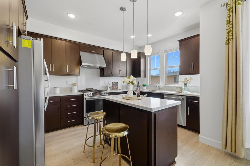 Detail Gallery Image 17 of 60 For 619 Cinnamon Cir, Mountain View,  CA 94043 - 4 Beds | 3/1 Baths