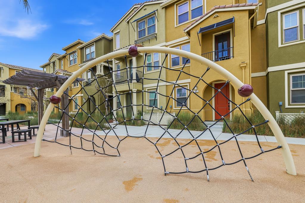 Detail Gallery Image 51 of 60 For 619 Cinnamon Cir, Mountain View,  CA 94043 - 4 Beds | 3/1 Baths