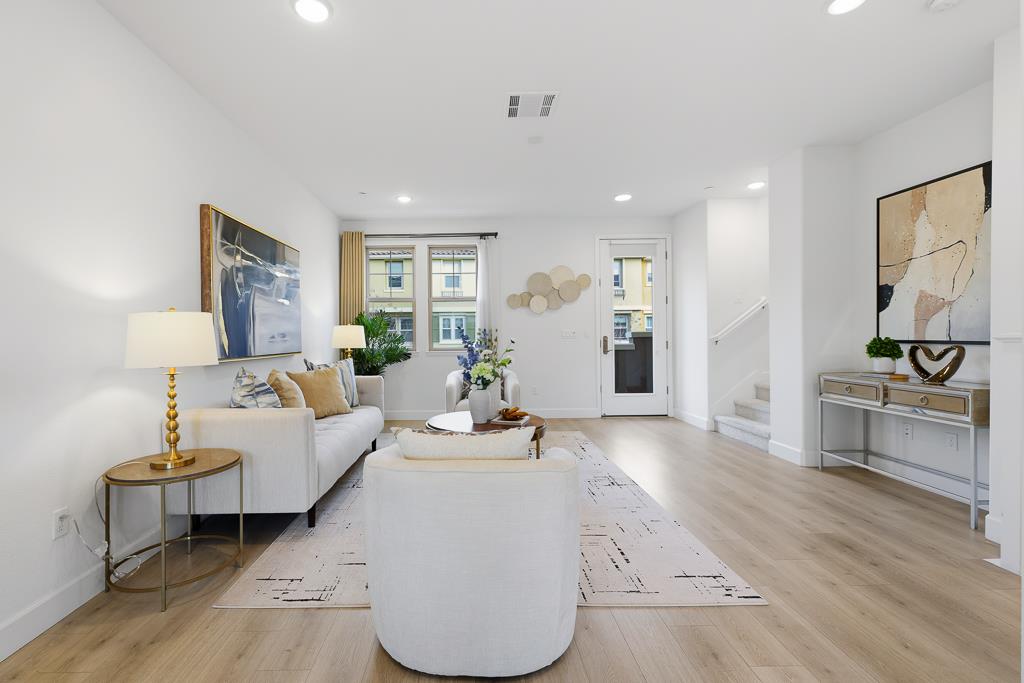 Detail Gallery Image 7 of 60 For 619 Cinnamon Cir, Mountain View,  CA 94043 - 4 Beds | 3/1 Baths