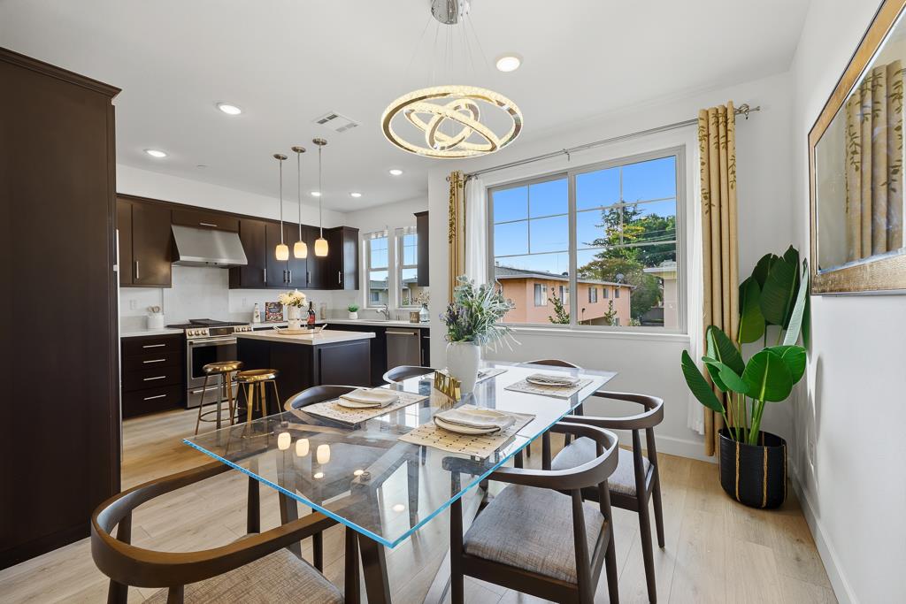 Detail Gallery Image 8 of 60 For 619 Cinnamon Cir, Mountain View,  CA 94043 - 4 Beds | 3/1 Baths