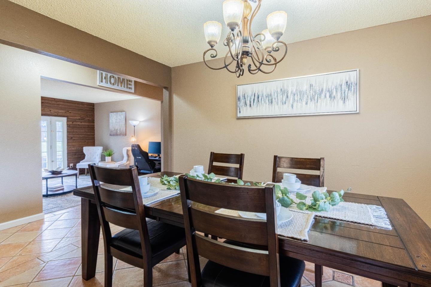 Detail Gallery Image 13 of 43 For 9717 Trefoil Pl, Salinas,  CA 93907 - 4 Beds | 2 Baths