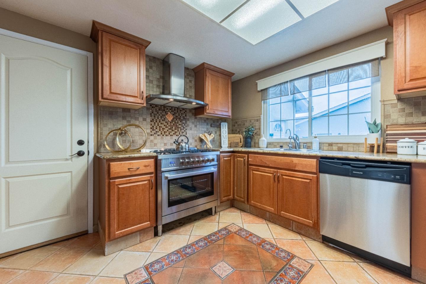 Detail Gallery Image 16 of 43 For 9717 Trefoil Pl, Salinas,  CA 93907 - 4 Beds | 2 Baths
