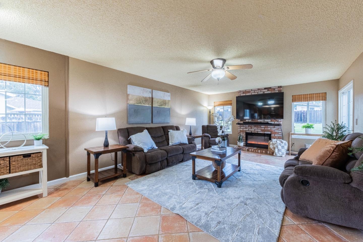 Detail Gallery Image 18 of 43 For 9717 Trefoil Pl, Salinas,  CA 93907 - 4 Beds | 2 Baths