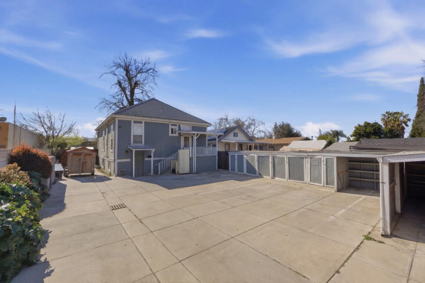 Detail Gallery Image 12 of 21 For 684 E Julian St, San Jose,  CA 95112 - 8 Beds | 4 Baths