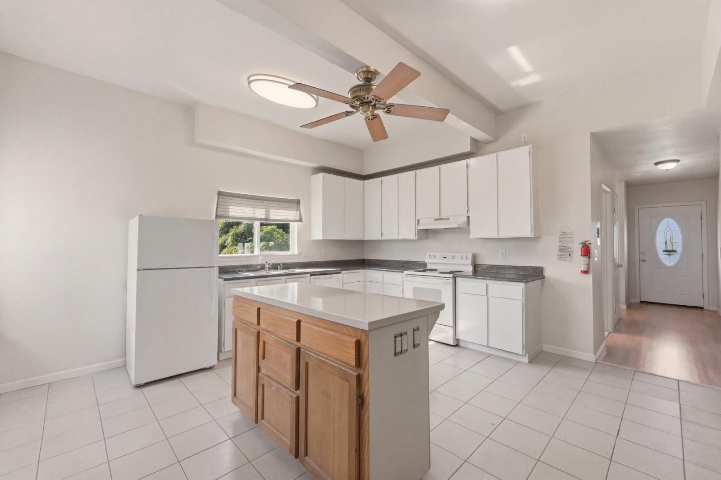 Detail Gallery Image 4 of 21 For 684 E Julian St, San Jose,  CA 95112 - 8 Beds | 4 Baths