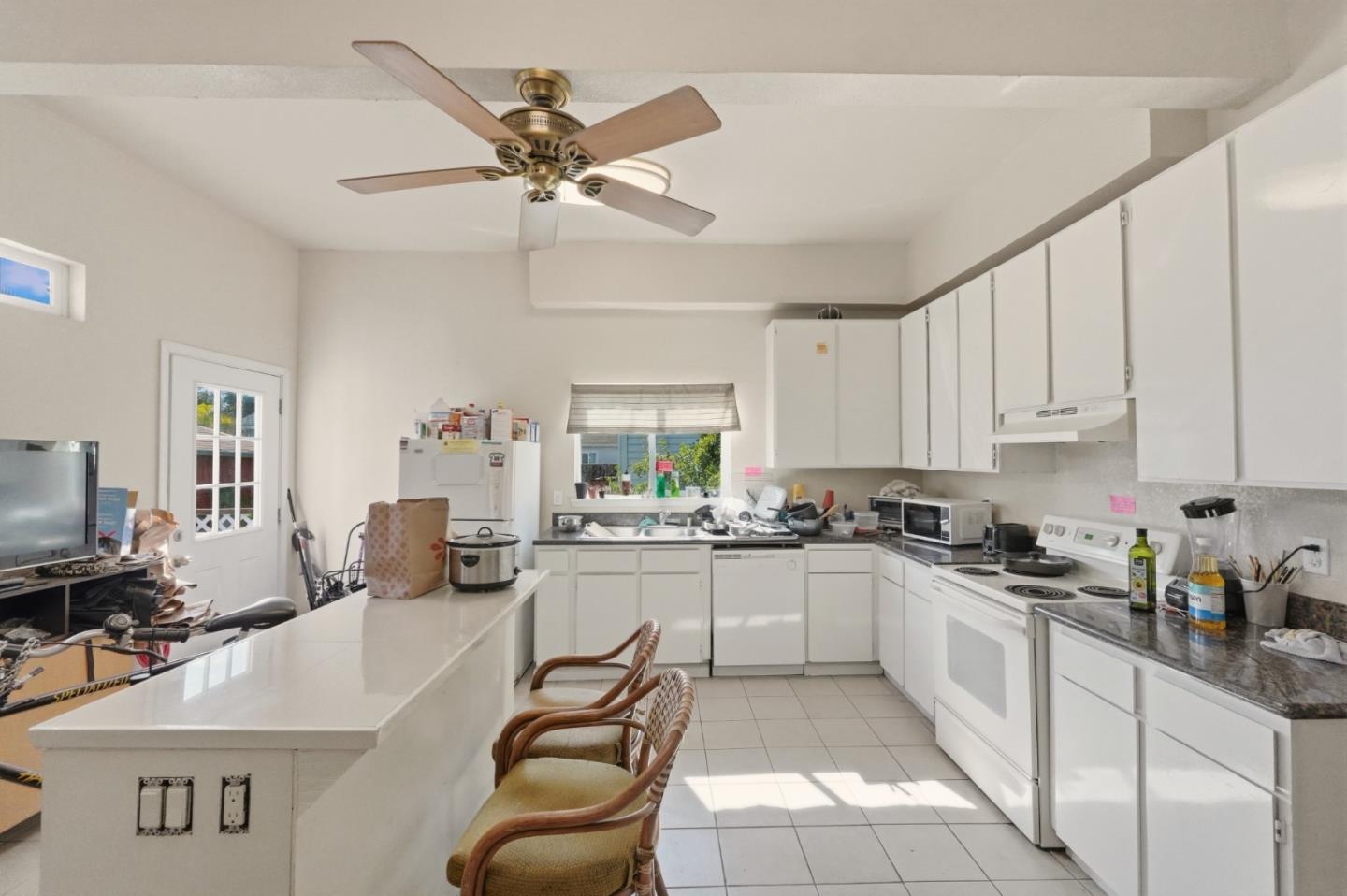 Detail Gallery Image 6 of 21 For 684 E Julian St, San Jose,  CA 95112 - 8 Beds | 4 Baths