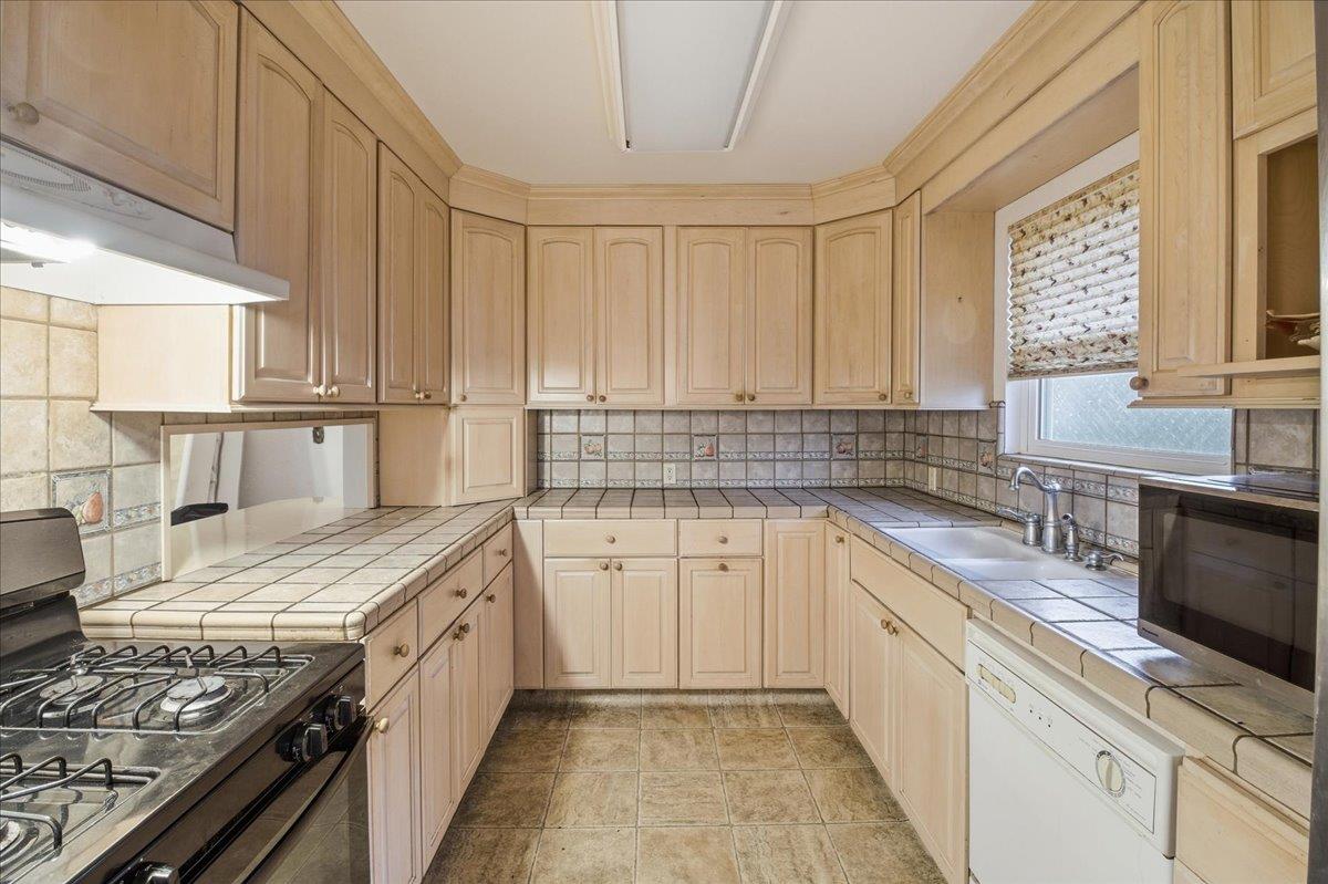 Detail Gallery Image 7 of 24 For 1298 Prescott Ave, Monterey,  CA 93940 - 3 Beds | 1/1 Baths