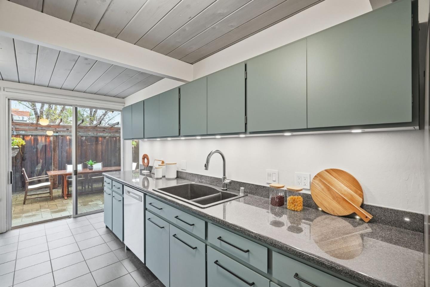 Detail Gallery Image 16 of 44 For 923 Mackenzie Dr, Sunnyvale,  CA 94087 - 4 Beds | 2 Baths