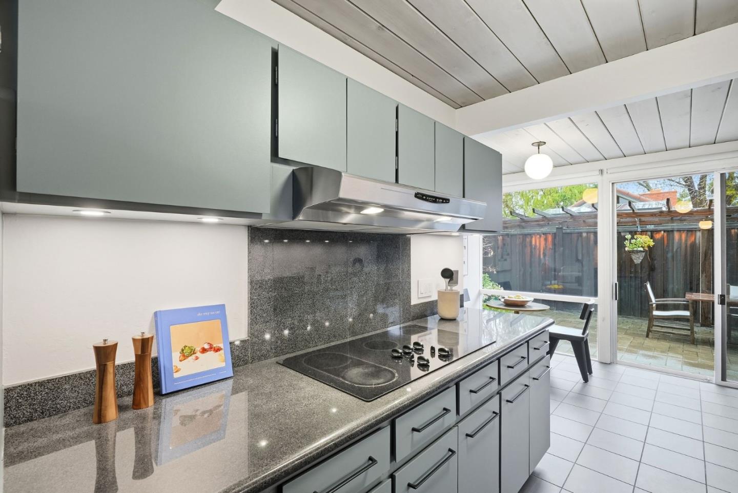 Detail Gallery Image 17 of 44 For 923 Mackenzie Dr, Sunnyvale,  CA 94087 - 4 Beds | 2 Baths