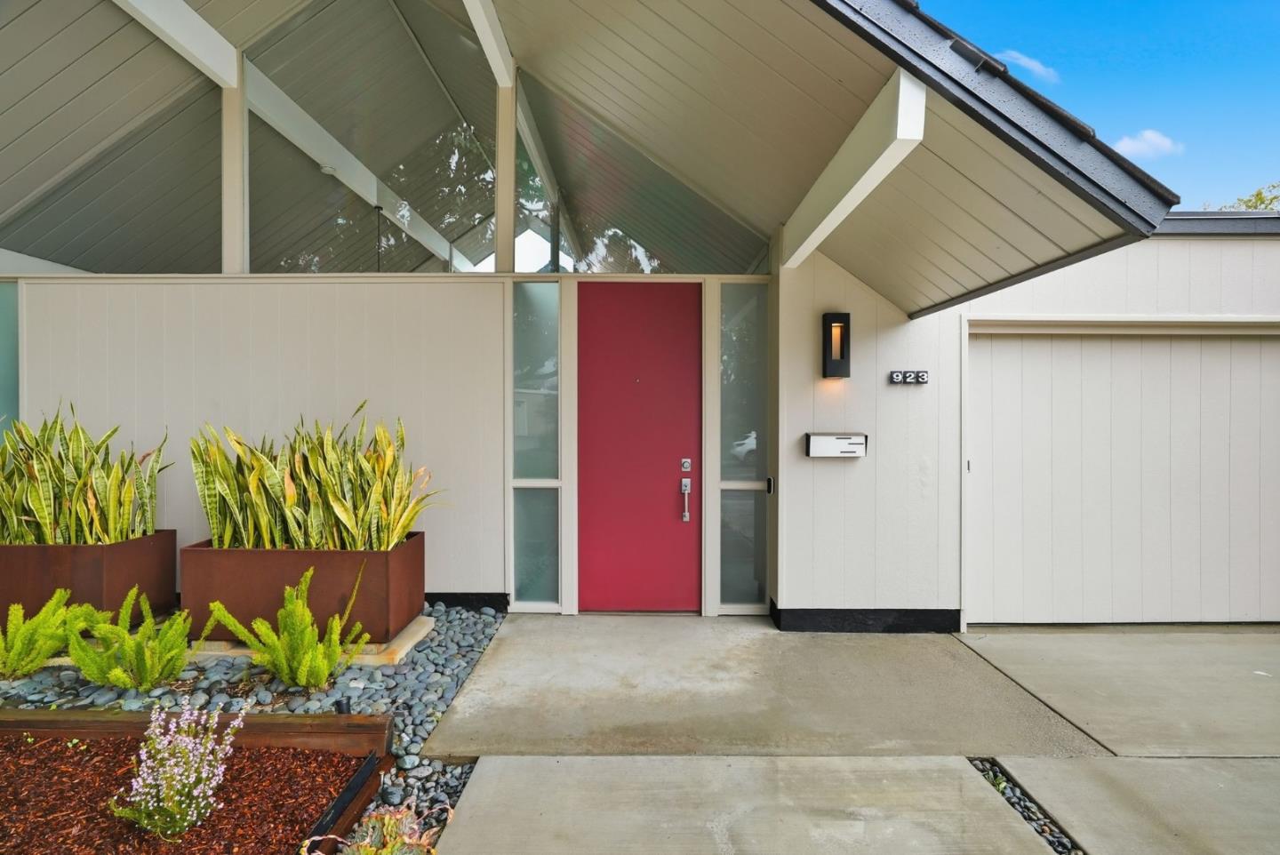 Detail Gallery Image 3 of 44 For 923 Mackenzie Dr, Sunnyvale,  CA 94087 - 4 Beds | 2 Baths