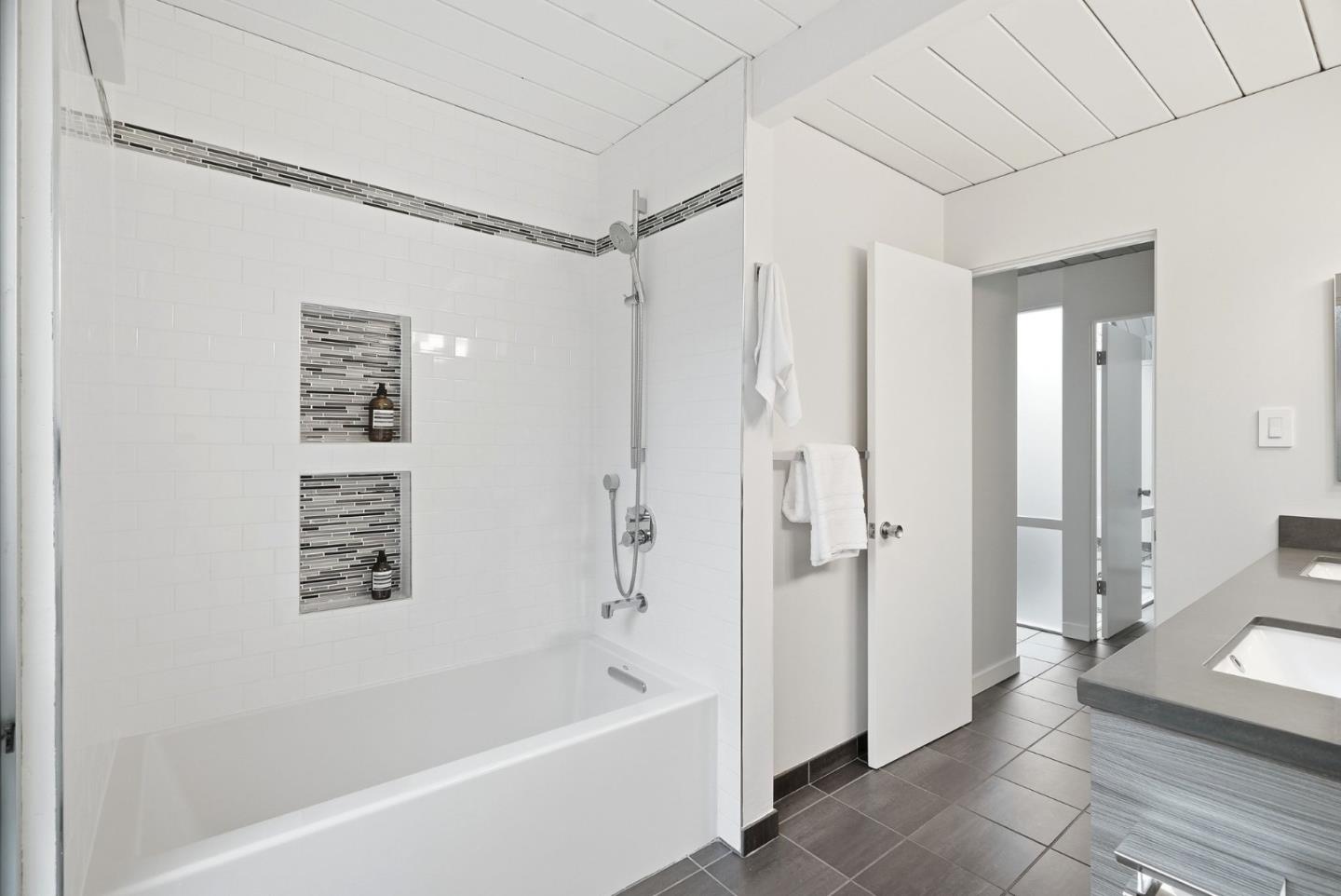 Detail Gallery Image 33 of 44 For 923 Mackenzie Dr, Sunnyvale,  CA 94087 - 4 Beds | 2 Baths